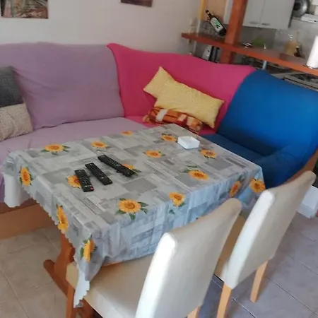 With Balcony דירה Ližnjan